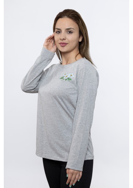 Kadın Gri Renk Papatya Baskılı Uzun Kollu Tshırt fiyatları