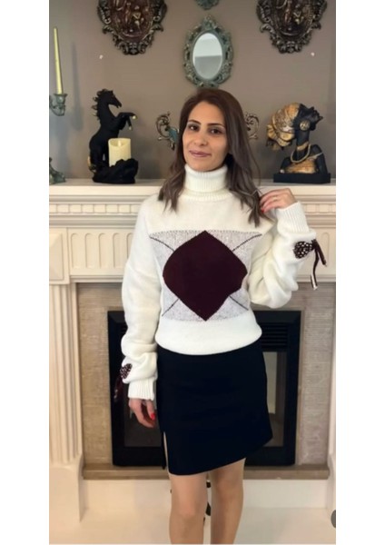 Beyaz Kol Detaylı Boğazlı Kazak