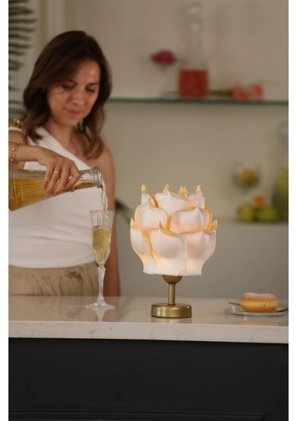 Gold Detaylı Eva Gül Tasarım Kablosuz Şarjlı Masa Lambası -Alt Eskitme Gold fiyatları