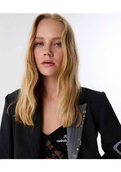 Metal Aksesuarlı Patch'li Blazer TW6250106015036 fırsatları