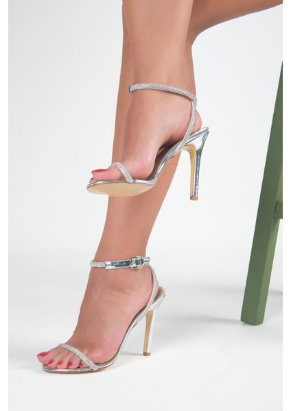 Taşlı Biye Detaylı Sandalet fırsatları