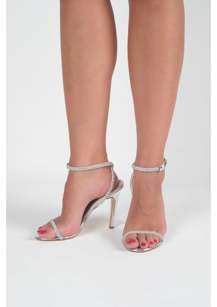 Taşlı Biye Detaylı Sandalet