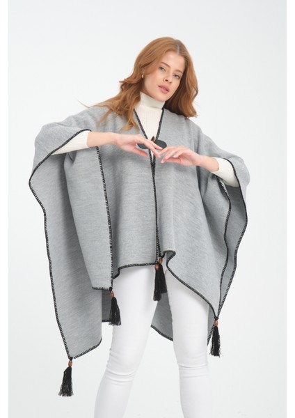 Düz Renk Balıkçı Dikişli Dokuma Triko Panço, Deri ve Düğme Detaylı Püsküllü Kadın Dış Giyim Panço