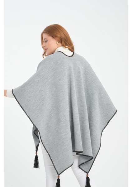 Düz Renk Balıkçı Dikişli Dokuma Triko Panço, Deri ve Düğme Detaylı Püsküllü Kadın Dış Giyim Panço fırsatları