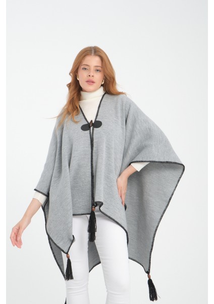 Düz Renk Balıkçı Dikişli Dokuma Triko Panço, Deri ve Düğme Detaylı Püsküllü Kadın Dış Giyim Panço indirimleri