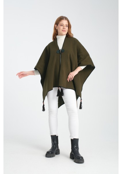 Düz Renk Balıkçı Dikişli Dokuma Triko Panço, Deri ve Düğme Detaylı Püsküllü Kadın Dış Giyim Panço