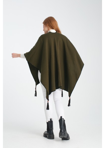 Düz Renk Balıkçı Dikişli Dokuma Triko Panço, Deri ve Düğme Detaylı Püsküllü Kadın Dış Giyim Panço modelleri