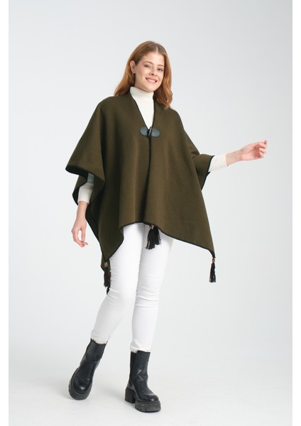 Düz Renk Balıkçı Dikişli Dokuma Triko Panço, Deri ve Düğme Detaylı Püsküllü Kadın Dış Giyim Panço indirimleri