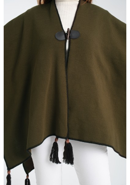 Düz Renk Balıkçı Dikişli Dokuma Triko Panço, Deri ve Düğme Detaylı Püsküllü Kadın Dış Giyim Panço