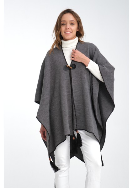 Düz Renk Balıkçı Dikişli Dokuma Triko Panço, Deri ve Düğme Detaylı Püsküllü Kadın Dış Giyim Panço fırsatları