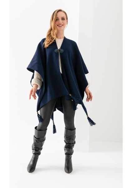 Düz Renk Balıkçı Dikişli Dokuma Triko Panço, Deri ve Düğme Detaylı Püsküllü Kadın Dış Giyim Panço