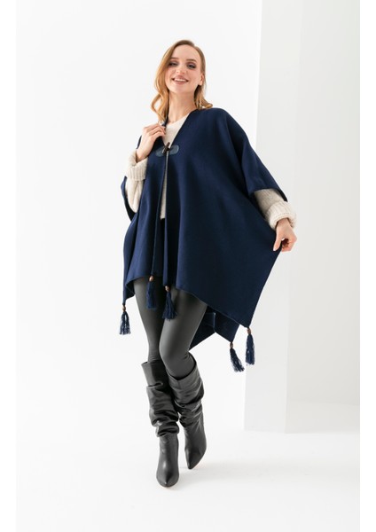 Düz Renk Balıkçı Dikişli Dokuma Triko Panço, Deri ve Düğme Detaylı Püsküllü Kadın Dış Giyim Panço fiyatları