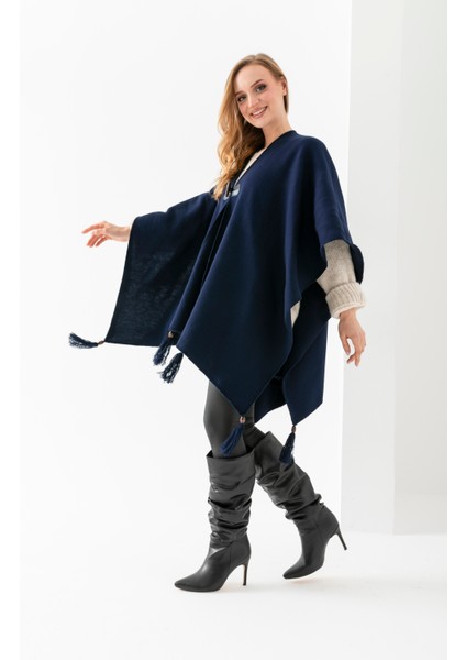 Düz Renk Balıkçı Dikişli Dokuma Triko Panço, Deri ve Düğme Detaylı Püsküllü Kadın Dış Giyim Panço modelleri