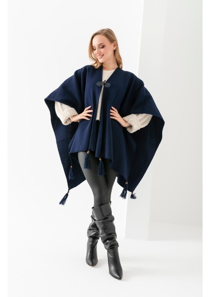 Düz Renk Balıkçı Dikişli Dokuma Triko Panço, Deri ve Düğme Detaylı Püsküllü Kadın Dış Giyim Panço