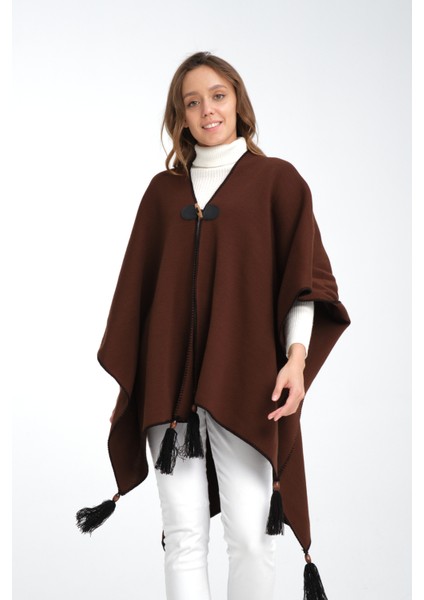 Düz Renk Balıkçı Dikişli Dokuma Triko Panço, Deri ve Düğme Detaylı Püsküllü Kadın Dış Giyim Panço