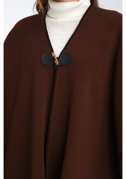 Düz Renk Balıkçı Dikişli Dokuma Triko Panço, Deri ve Düğme Detaylı Püsküllü Kadın Dış Giyim Panço