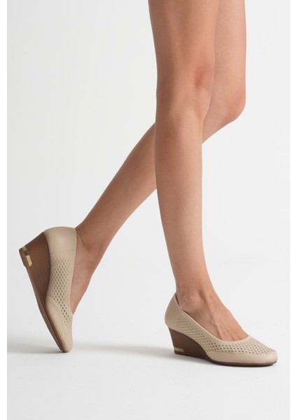 Kadın Hakiki Deri Petek Baskılı Dolgu Topuklu Ayakkabı - Bej