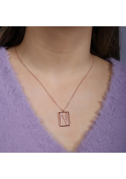 N Harfi Zirkon Taşlı Rose Gold Kaplama Çerçeveli Gümüş Kolye fiyatları