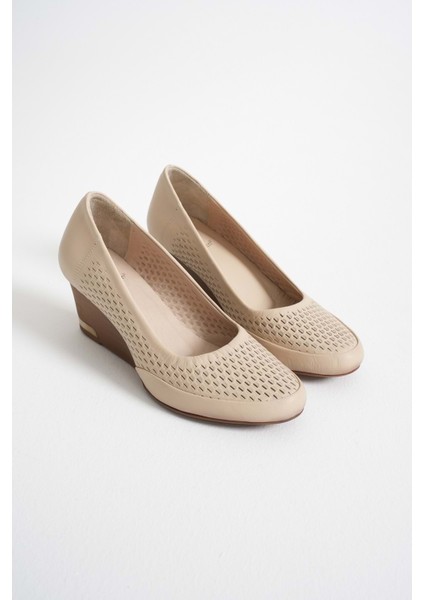 Kadın Hakiki Deri Petek Baskılı Dolgu Topuklu Ayakkabı - Bej fırsatları