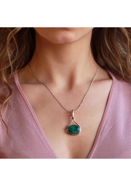 Kök Zümrüt Taşlı El Işi Otantik 925 Ayar Gümüş Kolye