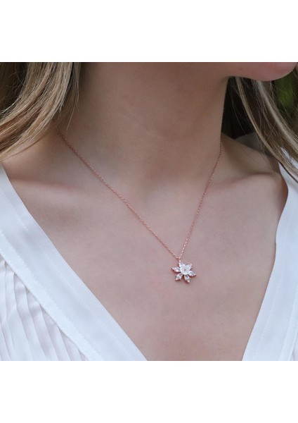 Zirkon Taşlı Çiçek Motifli Rose Gold Kaplama Gümüş Kolye