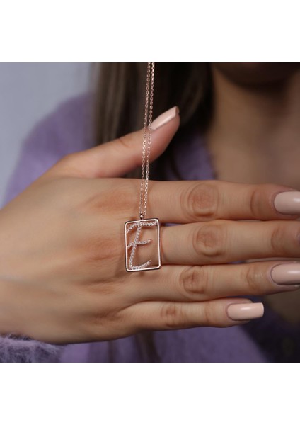E Harfi Zirkon Taşlı Rose Gold Kaplama Çerçeveli Gümüş Kolye