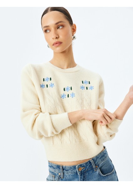 Uzun Kollu Bisiklet Yaka Çiçekli Saç Örgü Dokulu Örme Kazak