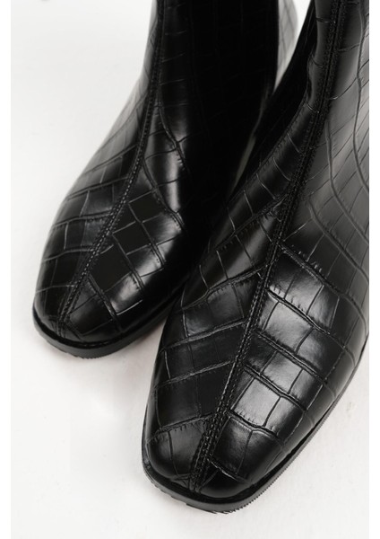 Tori Siyah Renk Krokodil Desenli Küt Burunlu Kadın Bot fiyatları