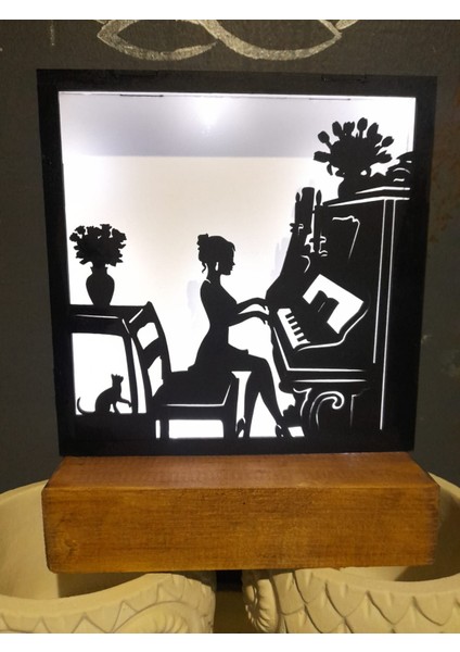 Işıklı Kişiselleştirilmiş Dekoratif Piyano Çalan Kız Gece Lambası fırsatları