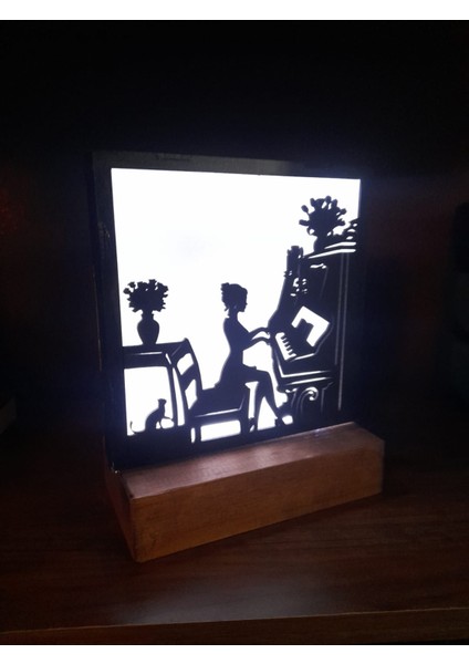 Işıklı Kişiselleştirilmiş Dekoratif Piyano Çalan Kız Gece Lambası indirimleri