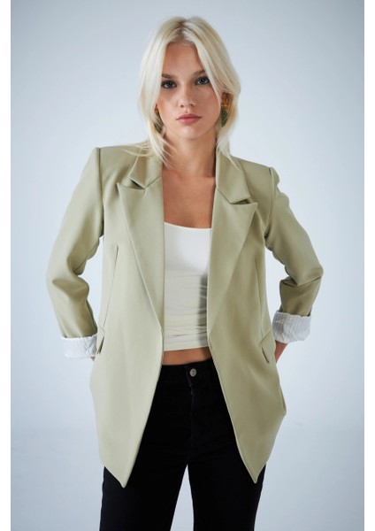 Kadın Çağla Yeşili Çizgi Astarlı Blazer Ceket BES3049