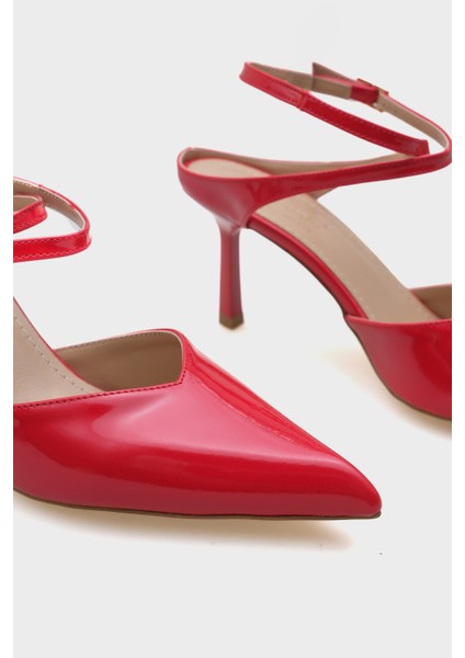 Tiff Sivri Burunlu Orta Topuklu Bilekten Bantlı Kadın Ayakkabı