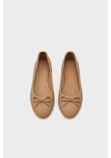 Deri Fiyonklu Yuvarlak Burunlu Kadın Babet