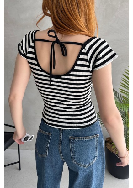 Kalp Yaka Sırtı Bağcık Detaylı Crop Bluz