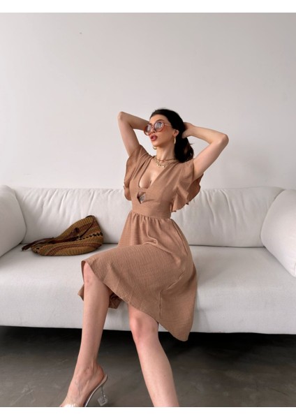 Göğüs Dekolteli Kolları Volanlı Elbise