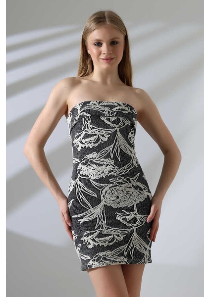 Kadın Siyah Krem Straplez Kabartmalı Kısa Elbise MSC402