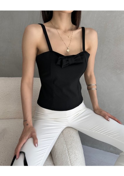 Ip Askılı Yakası Fiyonk Detaylı Crep Bluz fırsatları