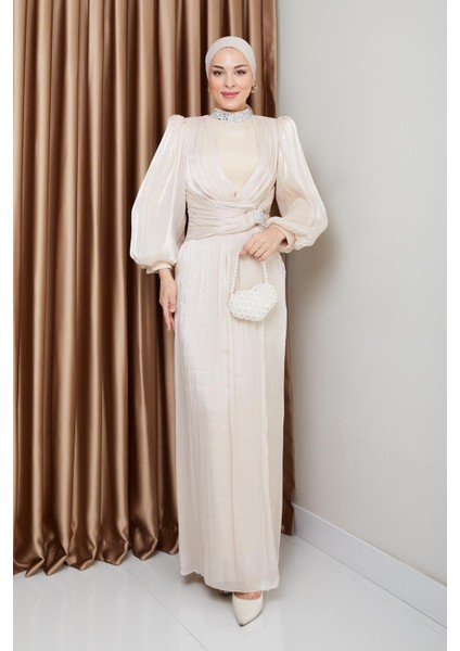 Fiyonk ve Yakası Taş Bezeli Yoryo Ipek Tesettür Abiye Elbise Krem 1236 fiyatları