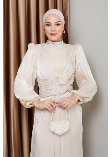 Fiyonk ve Yakası Taş Bezeli Yoryo Ipek Tesettür Abiye Elbise Krem 1236 fırsatları