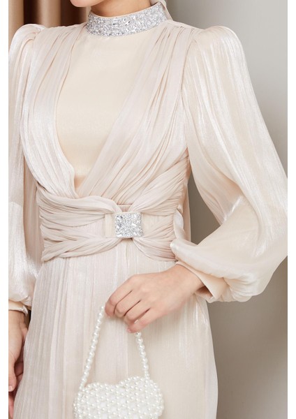 Fiyonk ve Yakası Taş Bezeli Yoryo Ipek Tesettür Abiye Elbise Krem 1236 indirimleri