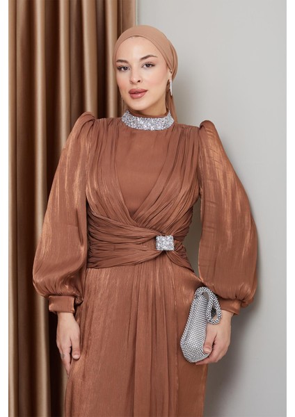 Fiyonk ve Yakası Taş Bezeli Yoryo Ipek Tesettür Abiye Elbise Taba 1236 fırsatları