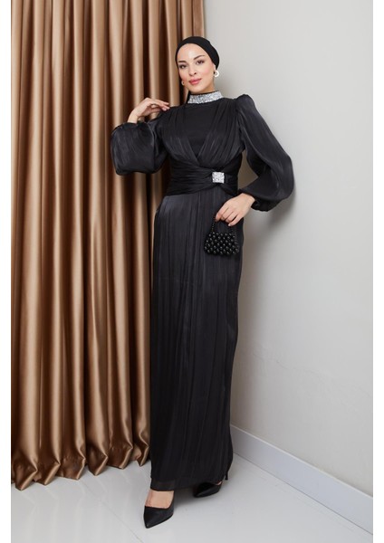 Fiyonk ve Yakası Taş Bezeli Yoryo Ipek Tesettür Abiye Elbise Siyah 1236