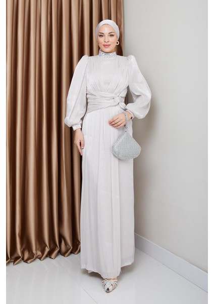 Fiyonk ve Yakası Taş Bezeli Yoryo Ipek Tesettür Abiye Elbise Taş 1236