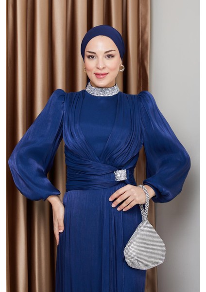 Fiyonk ve Yakası Taş Bezeli Yoryo Ipek Tesettür Abiye Elbise K. Indigo 1236 modelleri