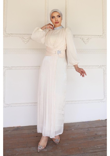 Fiyonk ve Yakası Taş Bezeli Yoryo Ipek Tesettür Abiye Elbise Fil Dişi 1236