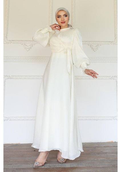 Yandan Bağlamalı Manşet Detaylı Yoryo Ipek Tesettür Abiye Ekru 1241