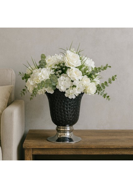 Siyah Dokulu Vazo – Beyaz Gül & Ortanca Yapay Aranjman (Salon)