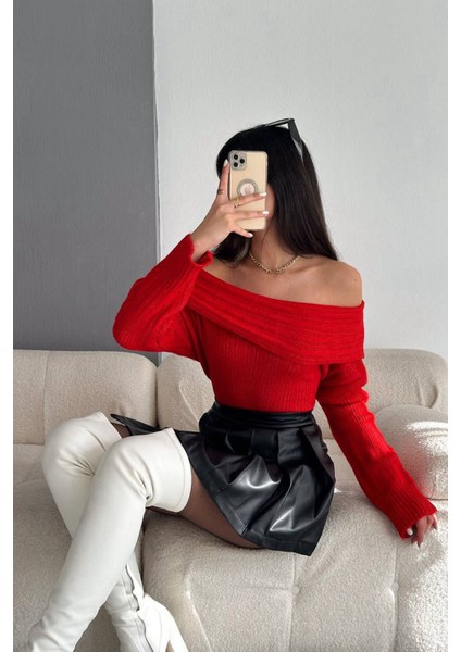 Kadın Kırmızı Omuz Açık Triko – Cesur & Feminen Kış Stili fiyatları