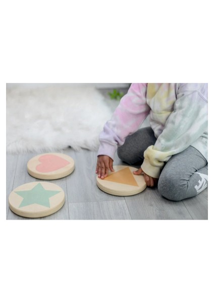 Ahşap Basamak Taşları: Renk/şekil Tanıma, Denge Alıştırması, Ince/kaba Motor Becerilerini Geliştirme fırsatları