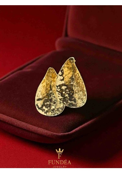 Çelik Küpe El Işçiliği Dokulu Altın Rengi Yaprak Tasarımlı Büyük Form Modern Aksesuar takı Parlak Yüzey Şık